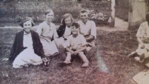 Charles, Addie, Peggy, Jean & Ted Gower – Henfield Cottage in 1930s